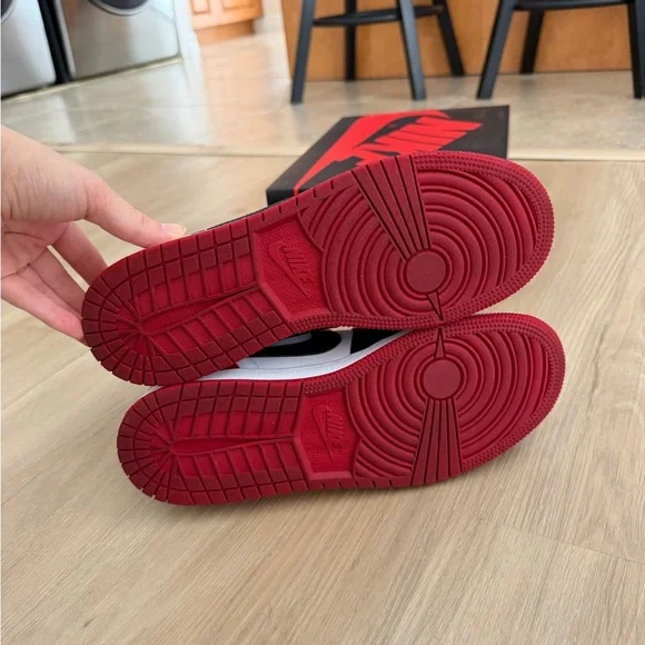 Nike Air Jordan 1 Retro Low OG "Black Toe" Size 7Y - Picture 7 of 10